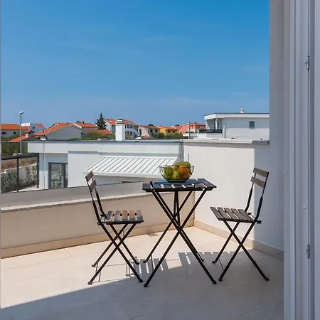 House Lumina - Outdoor Swimming Pool, 4 Bedrooms, Wifi Villa *