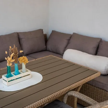 Villa House Lumina - Outdoor Swimming Pool, 4 Bedrooms, Wifi