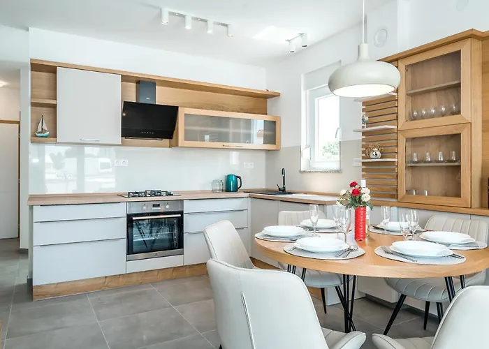 House Lumina - Outdoor Swimming Pool, 4 Bedrooms, Wifi Villa