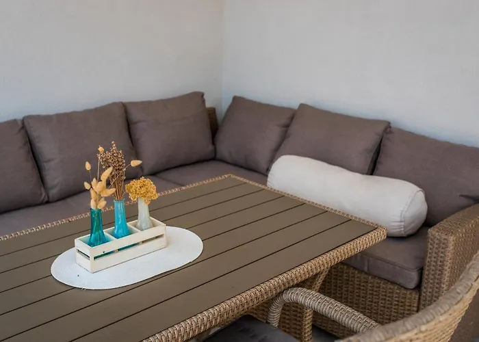 Villa House Lumina - Outdoor Swimming Pool, 4 Bedrooms, Wifi