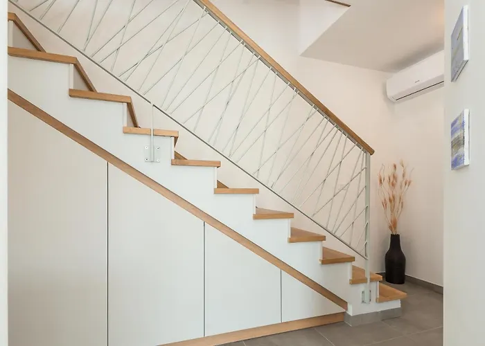 Villa House Lumina - Outdoor Swimming Pool, 4 Bedrooms, Wifi