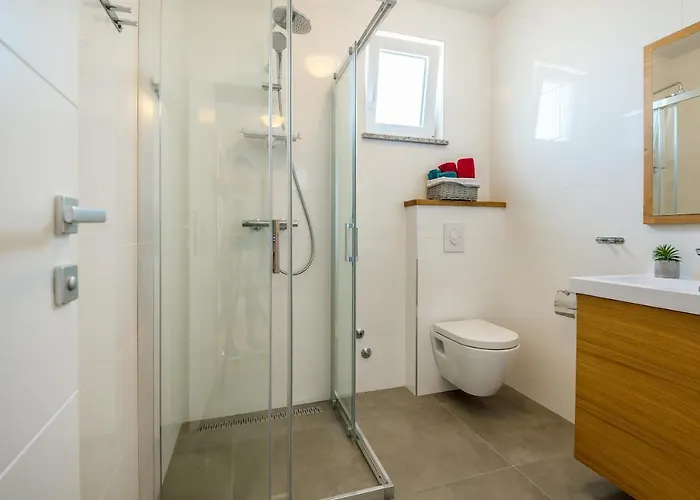 Villa House Lumina - Outdoor Swimming Pool, 4 Bedrooms, Wifi *