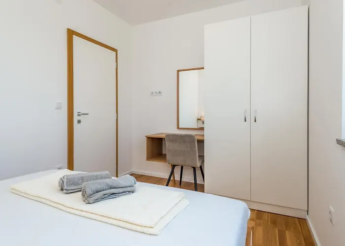 House Lumina - Outdoor Swimming Pool, 4 Bedrooms, Wifi Villa