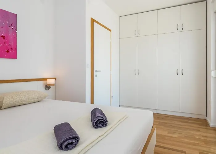 House Lumina - Outdoor Swimming Pool, 4 Bedrooms, Wifi Villa *