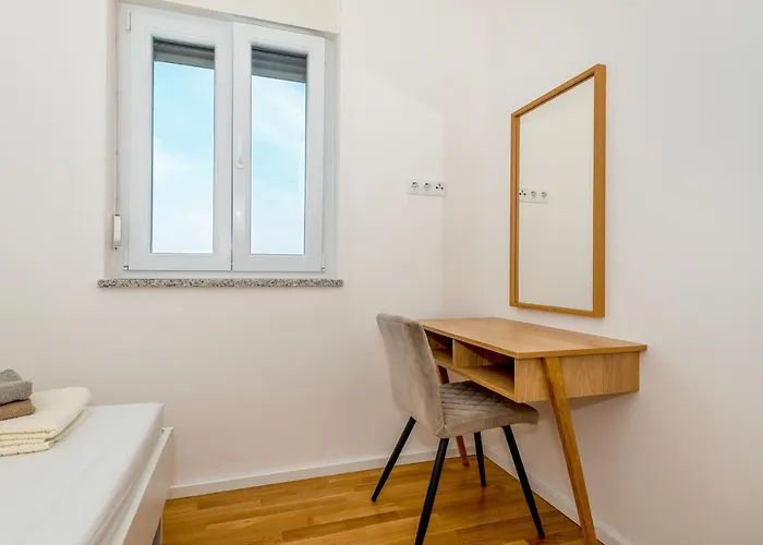 Villa House Lumina - Outdoor Swimming Pool, 4 Bedrooms, Wifi